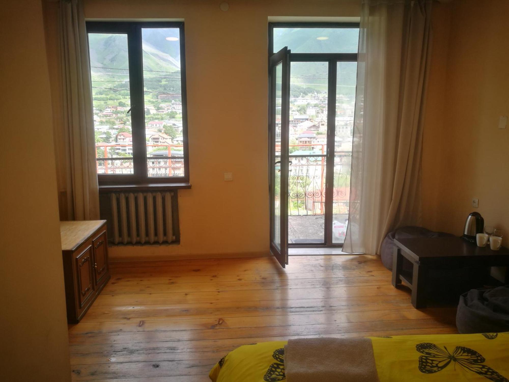 Belas Guesthouse Kazbegi Eksteriør bilde