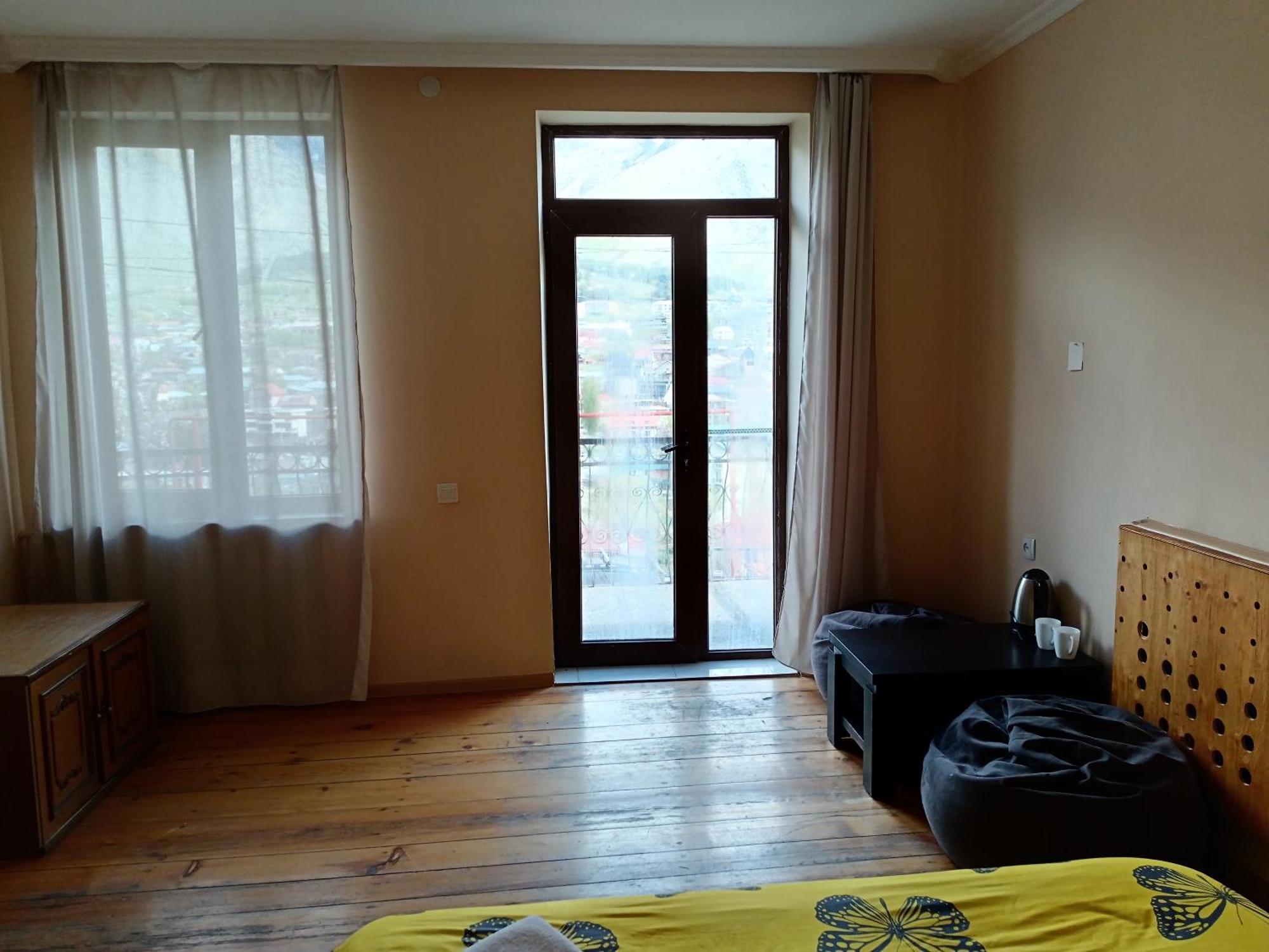 Belas Guesthouse Kazbegi Eksteriør bilde