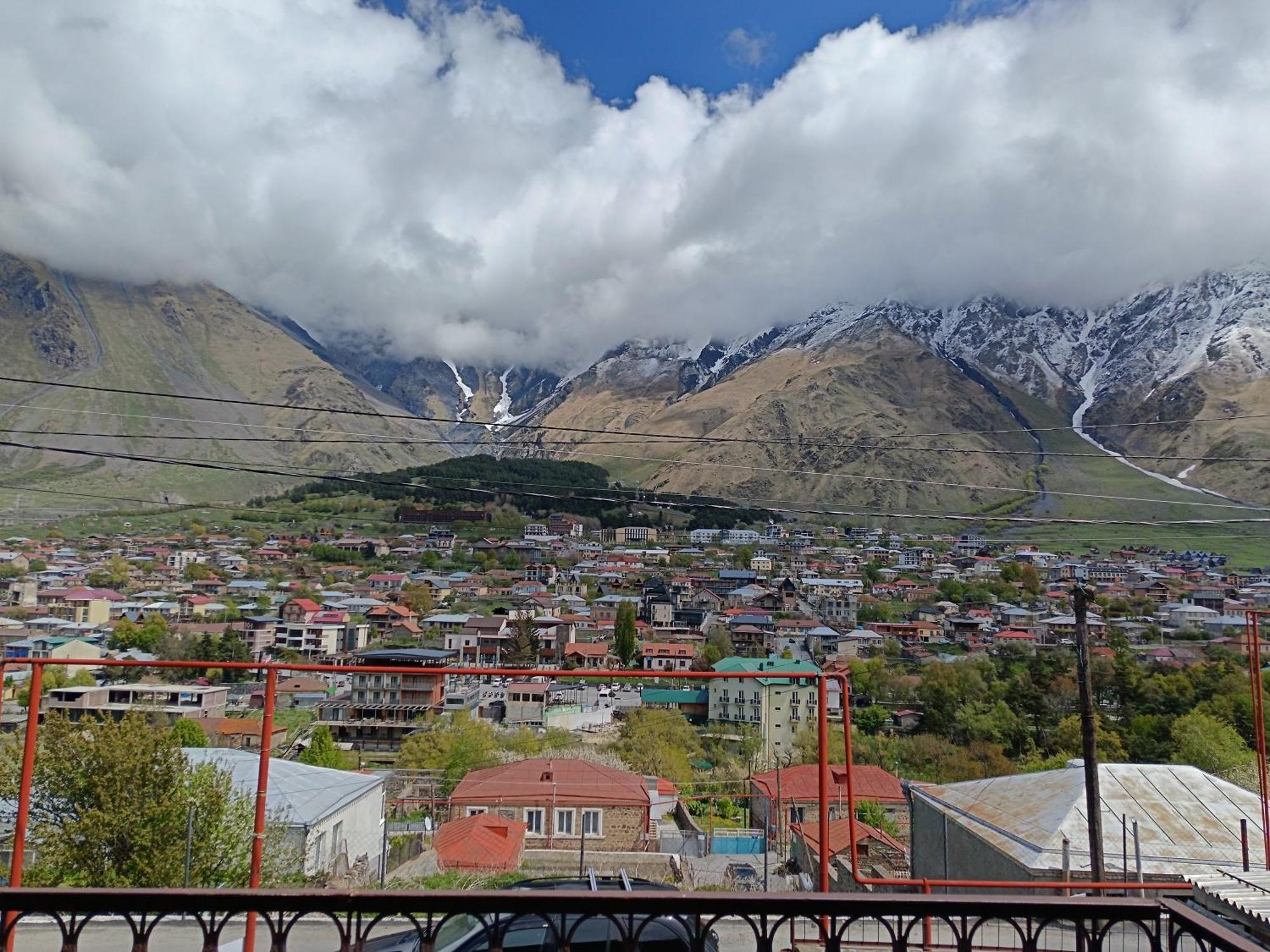 Belas Guesthouse Kazbegi Eksteriør bilde