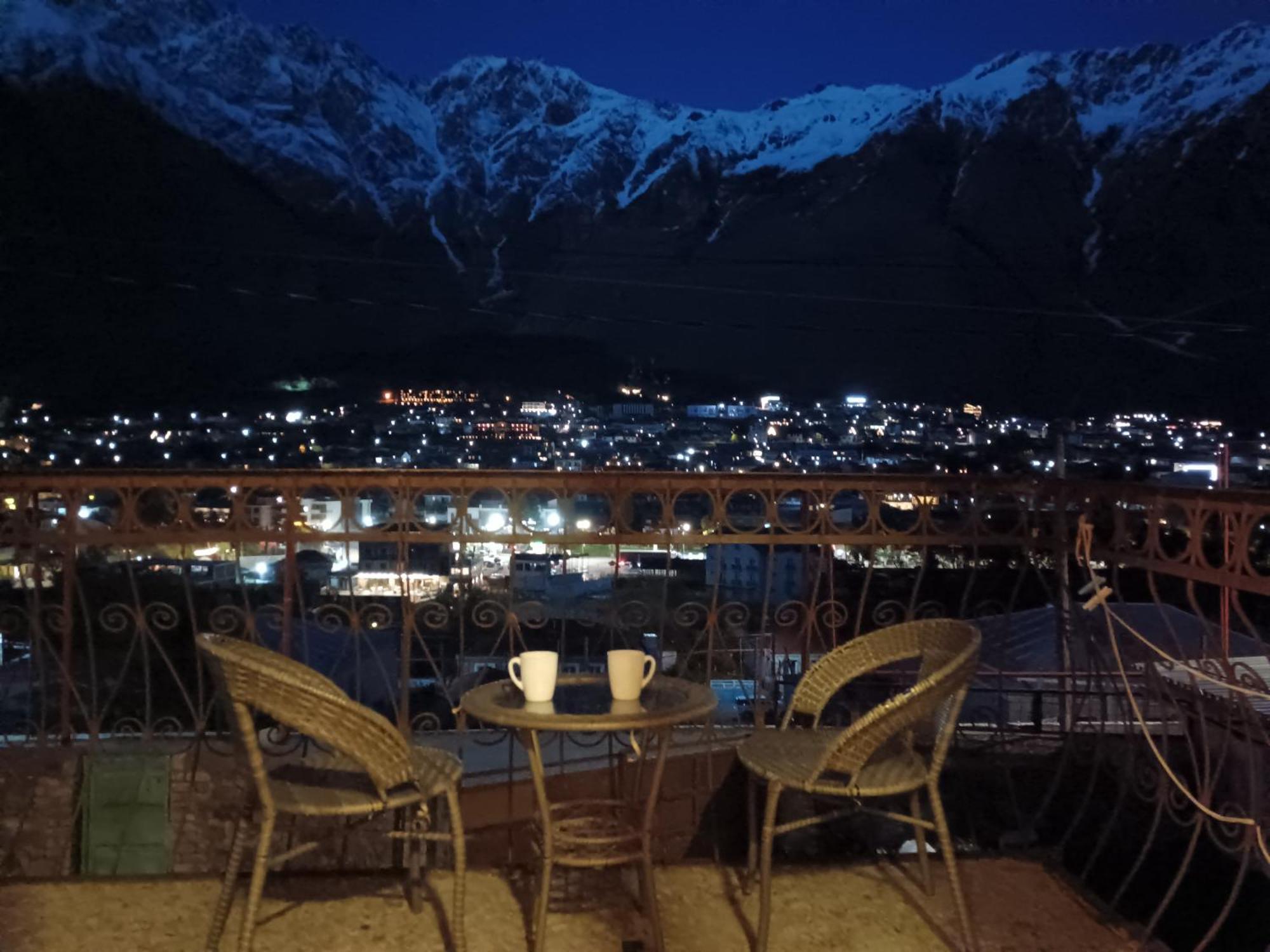 Belas Guesthouse Kazbegi Eksteriør bilde